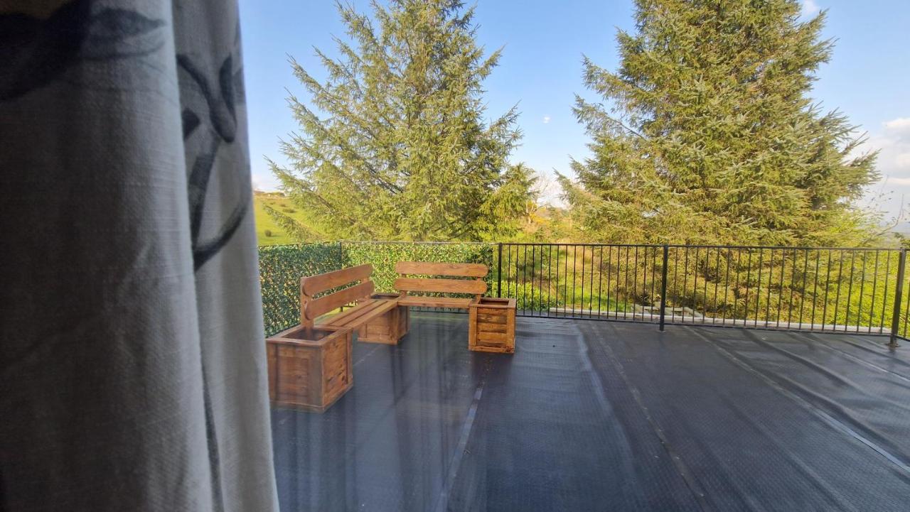 אומה Goldenhill Guesthouse מראה חיצוני תמונה